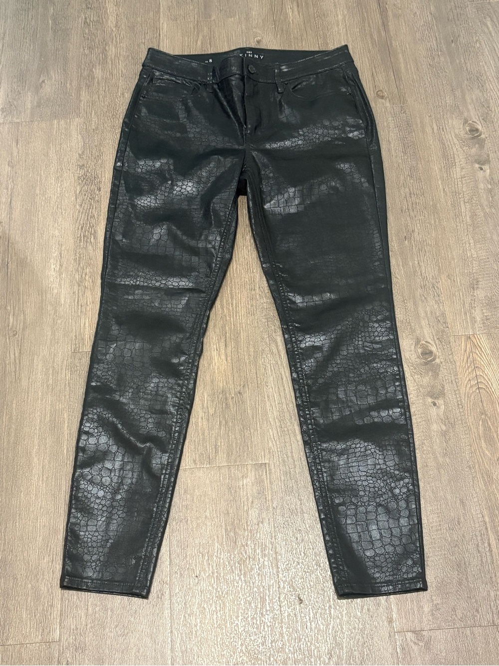 NWOT WHBM Black Coated Crocodile Embossed Skinny Jeans Pants Size 8